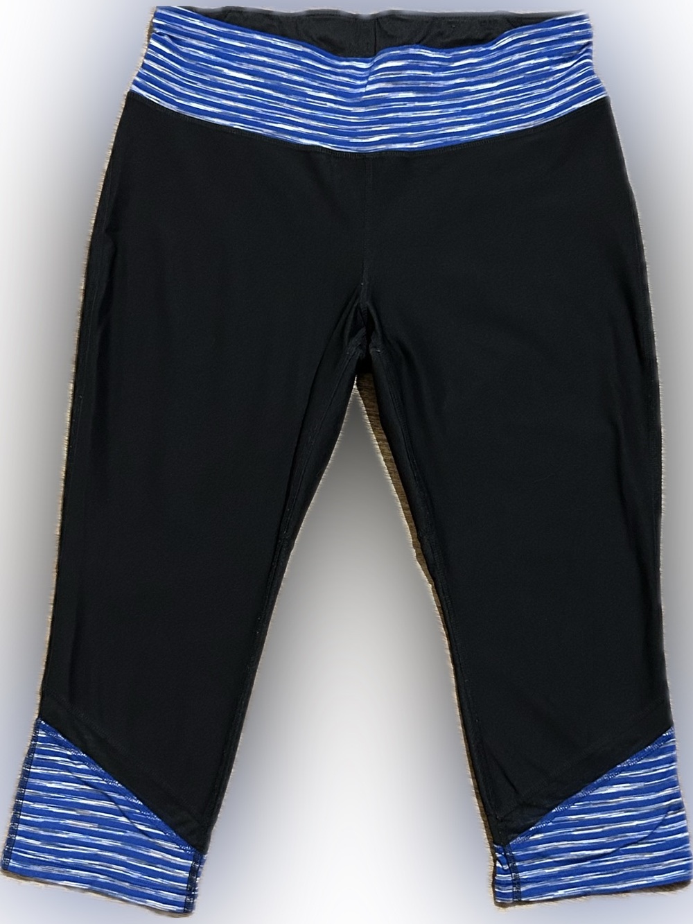 Xersion Black & Blue Medium Athletic Capris
